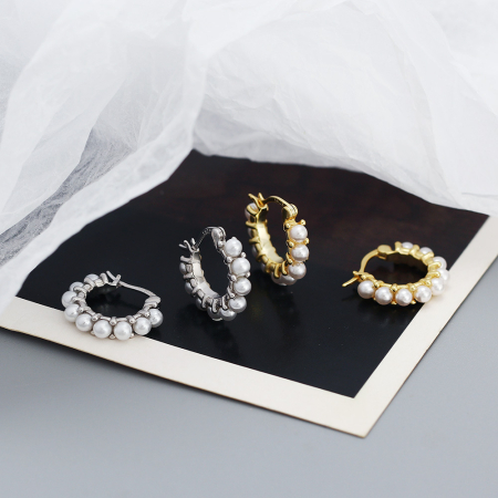 Cercei argint - Cercei din Argint 925 „Pearl Hoop” – Verigi Mici Îmbrăcate în Mini-Perle