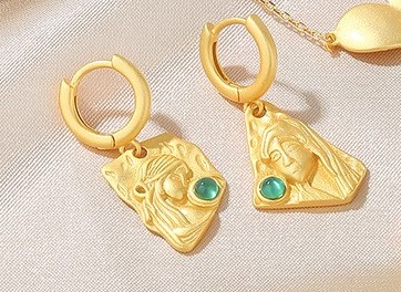 Cercei argint - Cercei din Argint 925 Placat cu Aur – Model Toarte Huggie cu Medalion Mitologic Mat și Agat Verde