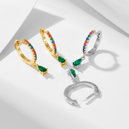 Cercei argint - Cercei din Argint 925 Plăcați cu Aur Tip Huggie cu Zirconii Multicolore și Pandantiv Picătură Verde