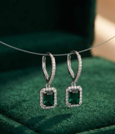 Cercei argint - Cercei din Argint 925 Rodiat cu Zirconiu Verde Smarald și Anturaj de Cristale, 2.5cm