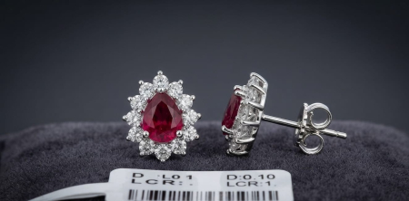 CERCEI AUR 14K CU DIAMANT NATURAL - Cercei din Aur Alb 14K cu Rubine Naturale Pară 1.06 ct și Halo de Diamante 0.10 ct E-F/SI