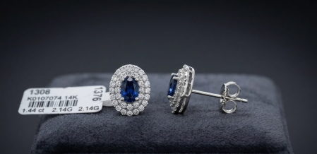 CERCEI AUR 14K CU DIAMANT NATURAL - Cercei din Aur Alb 14K cu Safire Albastre 0.44 ct și Dublu Halo de Diamante 0.31 ct F-G/SI