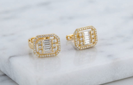 Cercei aur 14k - Cercei din Aur Galben 14K cu Mozaic Rectangular și Halo Dublu Decupat – 15mm (3.84 gr)
