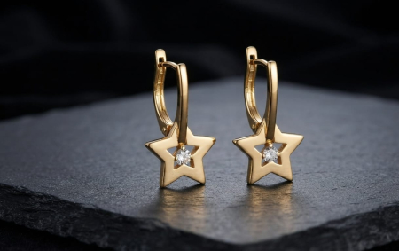 Cercei aur 14k - Cercei din Aur Galben 14K cu Pandantiv Stea și Cristal Zirconiu Central, 2 cm – 2.5 g