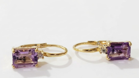 Cercei aur 14k - Cercei din Aur Galben 14K cu Tortiță – Model Emerald-Cut Violet și Cristale Zirconia (3.34g, 18mm)