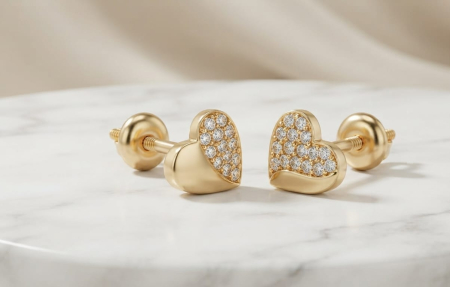 Cercei aur 14k surub - Cercei din Aur Galben 14K – Inimi Asimetrice cu Pavaj din Zirconiu – 1.36 g