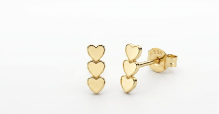 Cercei aur 14k surub - Cercei din Aur Galben 14K "Triple Heart Bar" – Model Minimalist cu Inimi Înșiruite