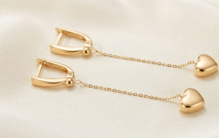 Cercei aur 14k - Cercei Lungi din Aur Galben 14K – Inimi Delicate în Mișcare Fluidă