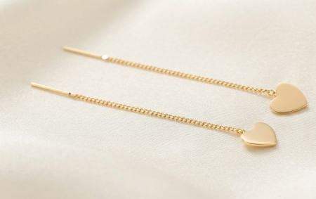 Cercei aur 14k - Cercei Lungii din Aur Galben 14K – Inimi Pline cu Lanț și Tije Trecătoare – 0.82 g