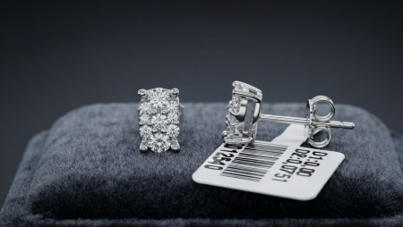 CERCEI AUR 14K CU DIAMANT NATURAL - Cercei Mici (Studs) din Aur Alb 14K cu Design Rectangular Cluster și Diamante Naturale 0.15 CT