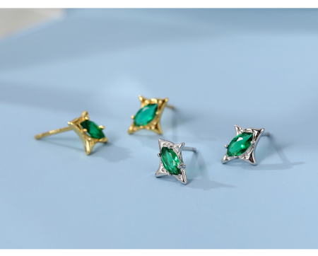 Cercei argint - Cercei Stud din Argint 925 „Emerald Polaris White” – Cu Design Stea și Cristal Verde Marquise