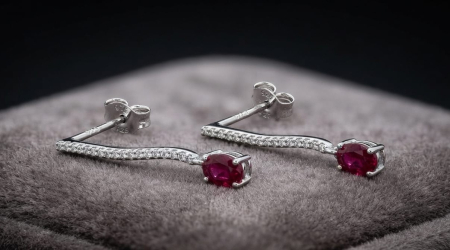 CERCEI AUR 14K CU DIAMANT NATURAL - Cercei Suspendați din Aur Alb 14K cu Rubine Naturale 0.53 ct și Diamante 0.10 ct F-G/SI