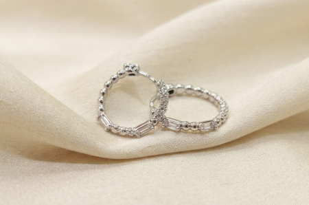 CERCEI AUR 14K CU DIAMANT NATURAL - Cercei Verigi din Aur Alb 14K cu 0.09 ct Diamante Mixte Baguette și Briliant F-G/SI