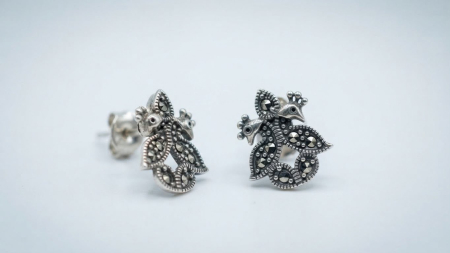 OUTLET - Cercei Vintage din Argint 925 „Păun Regal” – Model cu Marcasite Naturale și Închizătoare Șurub, 12 mm, 2,3gr