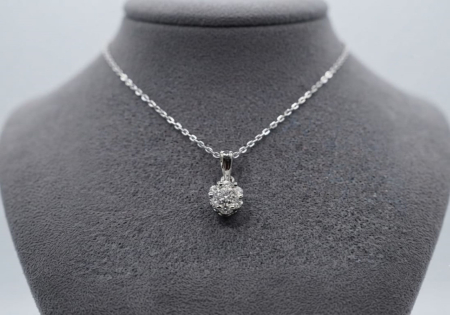bijuterii diamant - Colier din Aur Alb 14K cu Pandantiv Floare și Cluster de Diamante 0.11ct
