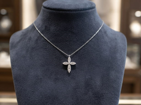 LANT AUR CU DIAMANTE NATURALE - Colier din Aur Alb de 14K cu Pandantiv Cruce din Diamante