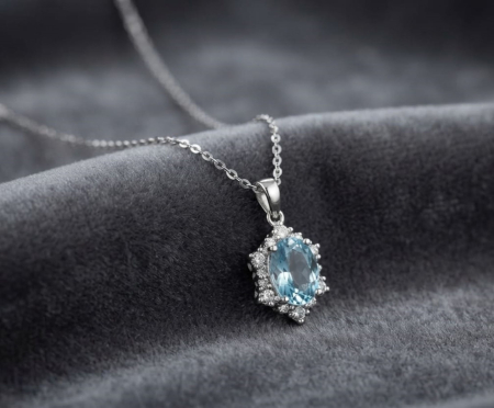 bijuterii diamant - Colier din Aur Alb de 14K cu Sky Topaz Oval și Diamante Halo Stelat