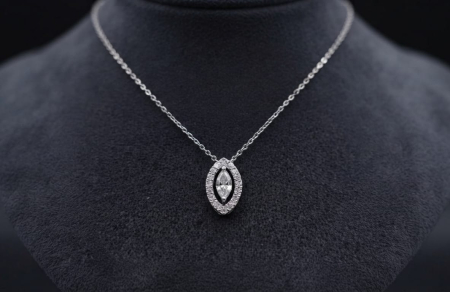 bijuterii diamant - Colier din Aur de 14K cu Diamant Marquiză și Halo – Eleganță Arhitecturală