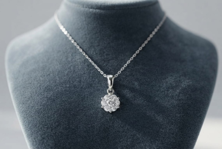 LANT AUR CU DIAMANTE NATURALE - Colier din Aur de 14K cu Pandantiv Floare și Diamante Naturale 0.11ct