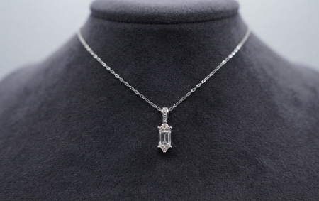 LANT AUR CU DIAMANTE NATURALE - Colier din Aur de 14K cu Pandantiv Geometric și Diamante Naturale 0.15ct