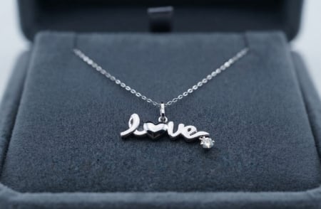 LANT AUR CU DIAMANTE NATURALE - Colier din Aur de 14K "Love" cu Diamant Natural 0.12ct
