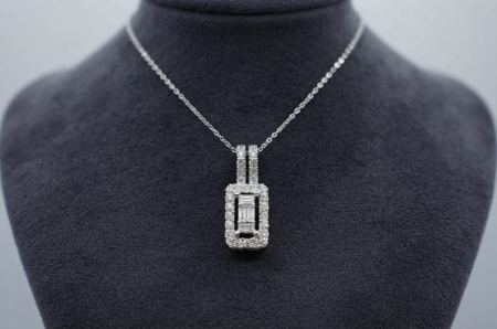 LANT AUR CU DIAMANTE NATURALE - Colier din Aur de 18K cu Pandantiv Mozaic și Diamante Naturale 0.38ct VS