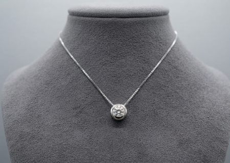 bijuterii diamant - Colier Solitaire din Aur Alb 18K cu Diamant 0.08ct în Montură Casetă