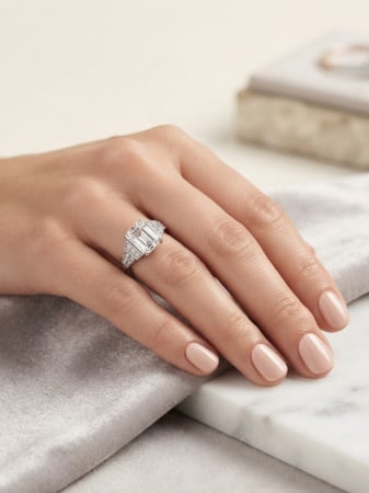 Inel argint 925 - Inel de Logodnă din Argint 925 „Royal Heirloom” cu Zirconiu Emerald Cut (3.67g) – Un „Da” Plin de Noblete