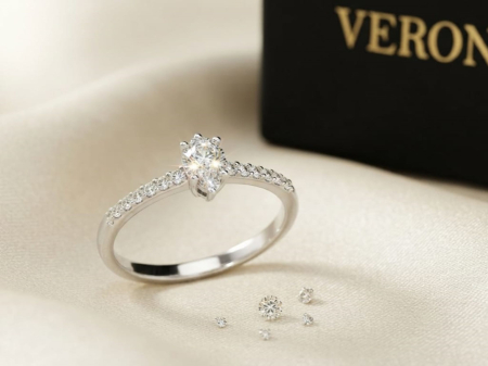 bijuterii diamant - Inel de Logodnă din Aur Alb 14K cu Diamant Central și Pavaj 0.20 CT – Verona Elegance