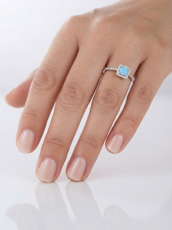 Inel argint 925 - Inel din Argint 925 cu Opal Albastru Pătrat și Halo de Zirconiu – O Poveste de Culori și Strălucire