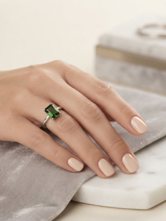 Inel argint 925 - Inel din Argint 925 „Emerald Radiance” cu Zirconiu Verde Radiant Cut (2.57g) – O Declarație de Rafinament