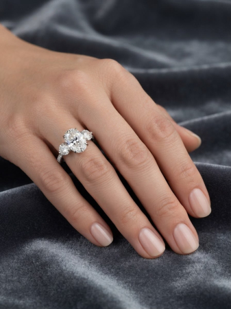 Inel argint 925 - Inel din Argint 925 Eternal Trio cu Zirconiu Oval și Cristale Flancate