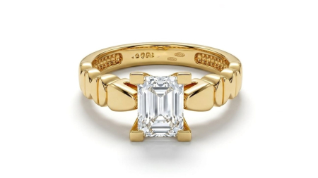 inele de logodna aur 14k - Inel din Aur 14K cu Piatră Emerald Cut și Inimi Stilizate – Lux Vintage de Inspirație Regală