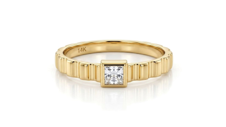 inele de logodna aur 14k - Inel din Aur 14K cu Piatră Pătrată Princess Cut în Casetă și Bandă Texturată – Modernism Arhitectural