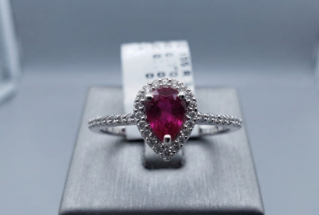inele cu diamant - Inel din Aur Alb de 18K cu Rubin Natural și Diamante – Eleganță Regală în Formă de Lacrimă