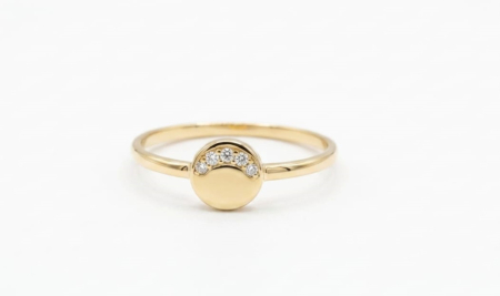 Inele aur 14k - Inel Minimalist din Aur Galben 14K cu Medalion Circular și Arc de Zirconii