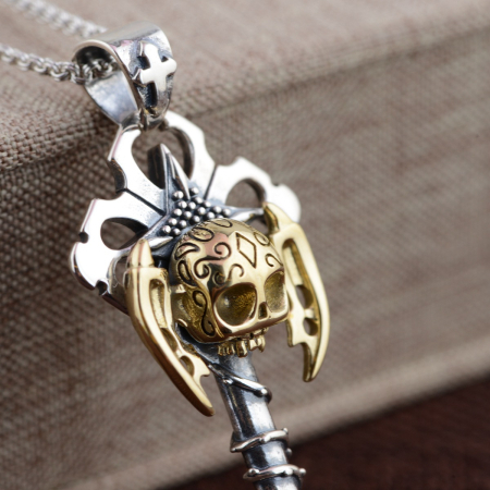 Pandative argint 925 - Lănțișor din Argint 925 cu Pandantiv „Viking Skull Axe” – Topor Nordic cu Craniu Gravat și Cruce