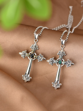 Pandative argint 925 - Medalion Cruce din Argint 925 „Gothic Skull & Onyx” – Design Baroc cu Detalii Aurii și Piatră Neagră