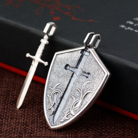 Pandative argint 925 - Pandantiv din Argint 925 „Medieval Guardian” – Scut Texturat cu Sabie Detașabilă
