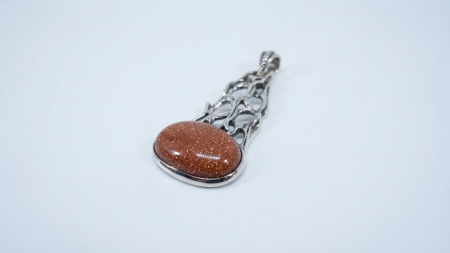OUTLET - Pandantiv din Argint cu Piatră Soarelui Maro (Goldstone) – Design Vintage și Ramă Texturată, 4 cm