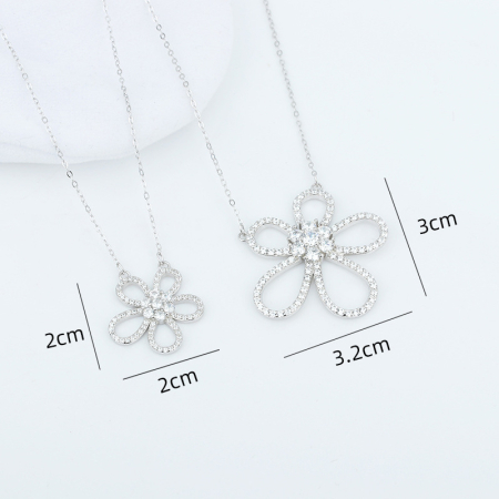 Set argint 925 - Set Bijuterii din Argint 925 Rodiat: Lănțișor și Cercei Model Floare din Zirconiu