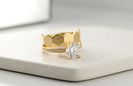 bijuterii aur - Set Bridal din Aur Galben 14K cu Inel Solitaire Pavé și Verighetă Geometrică Fagure – 4.1g