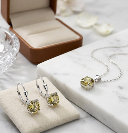 Set argint 925 - Set din Argint 925 „Olive Glow” – Colier și Cercei Drop cu Zirconii Rotunde Galben-Oliv, 4.1g