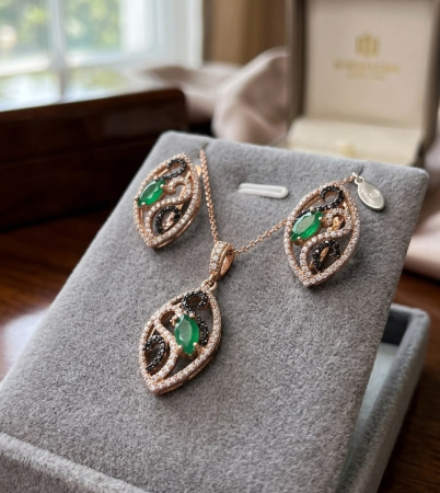 Set argint 925 - Set din Argint 925 Placat cu Aur Roz „Mistic Marquise” – Colier și Cercei cu Zirconii Verzi, Negre și Albe, 9.4g