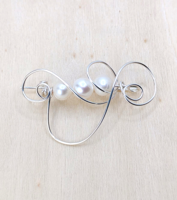 Brosa Three Pearls [3]