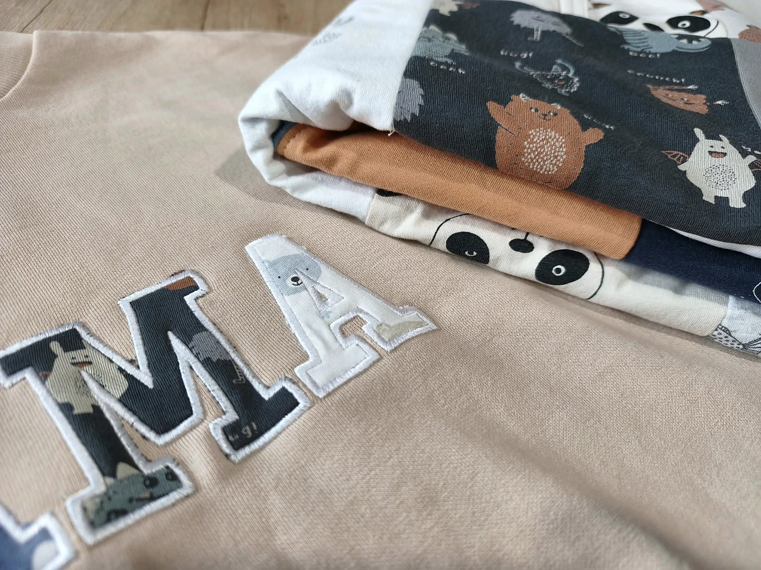 Pătură memory patchwork realizată din hăinuțele copilului [11]