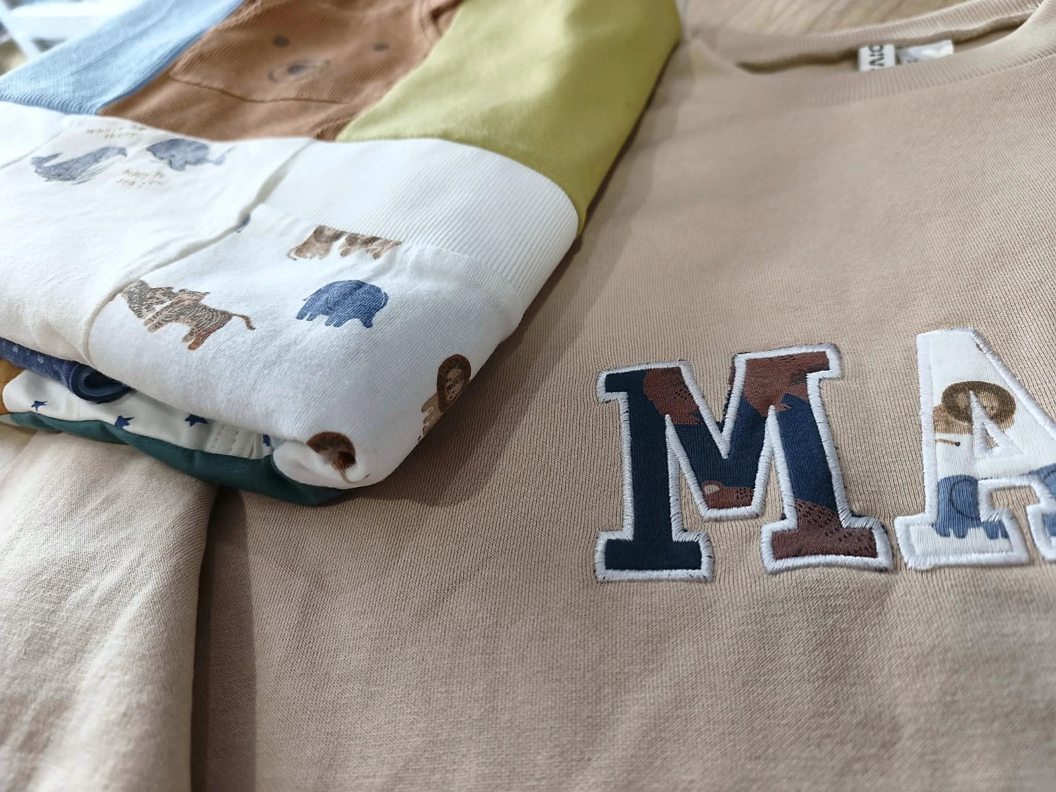 Pătură memory patchwork realizată din hăinuțele copilului [10]