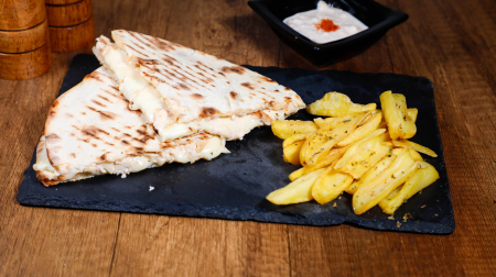 Grill & MORE - Quesadilla de pui Bistro Basil