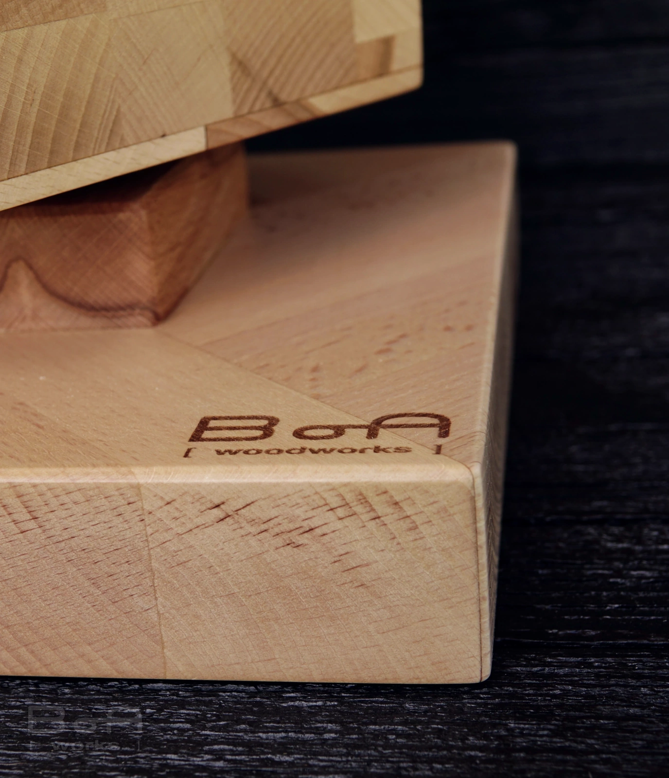 suport-cutite-magnetic-rotativ-fag-end-grain-beech-twister-handmade [7]