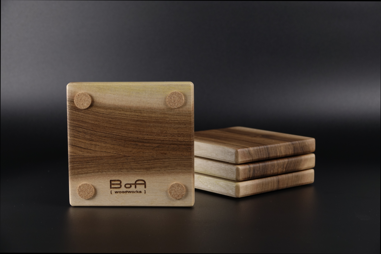 suport-pahare-nuc-hourglass-lemn-masiv-handmade [3]